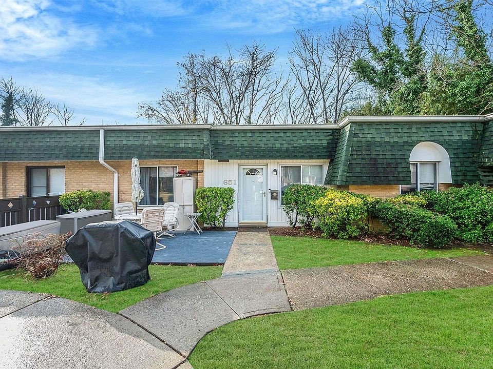 1st image of 651 W End Drive #651