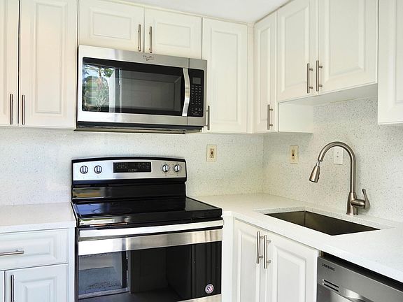 3rd image of 624 SW 7 Avenue