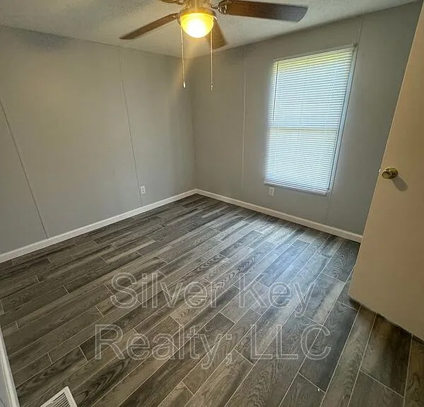 115 Barnett St — Photo 13