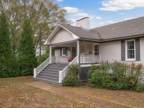 3rd image of 372 Bridgeview Rd