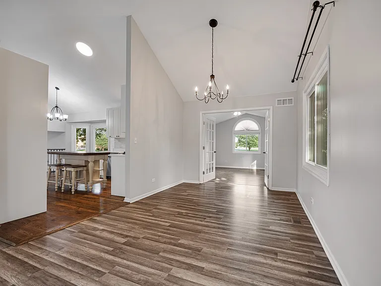 615 Chester Ct E — Photo 8