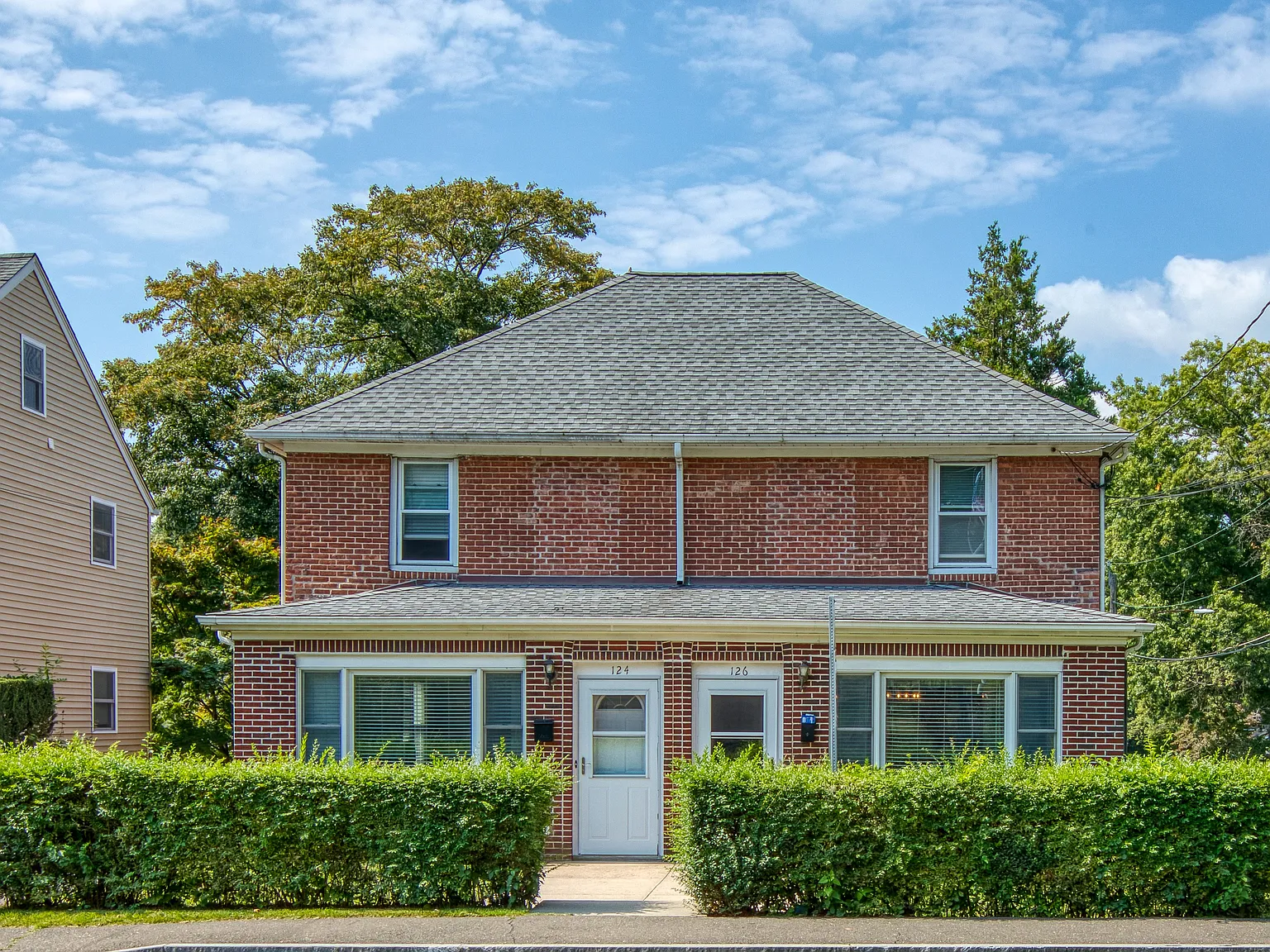 3 bed, 1972 sqft, $4,200 — Photo 1