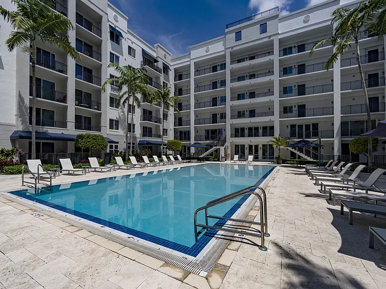 Manor in Plantation — Photo 8