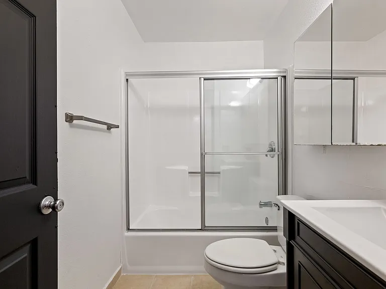 1823 Pelham Ave #6 — Photo 10