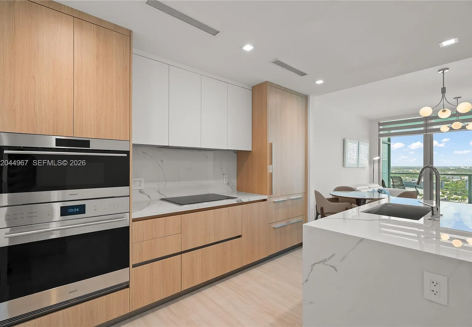 1 bed, 1.5 bath, 962 sqft, $6,000 — Photo 4