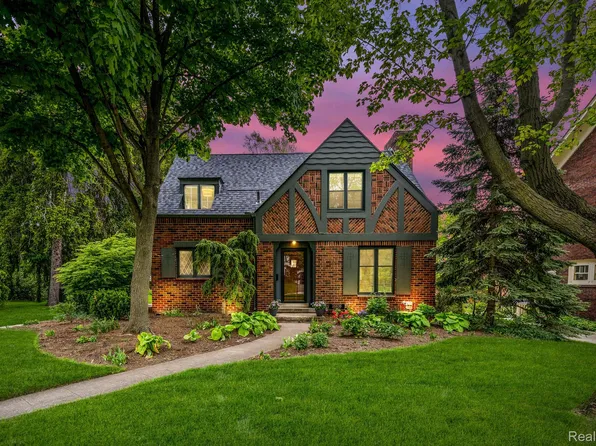 26836 York Rd, Huntington Woods, MI 48070