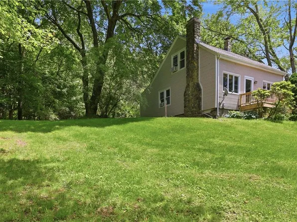 39 W Wrentham Rd, Cumberland, RI 02864