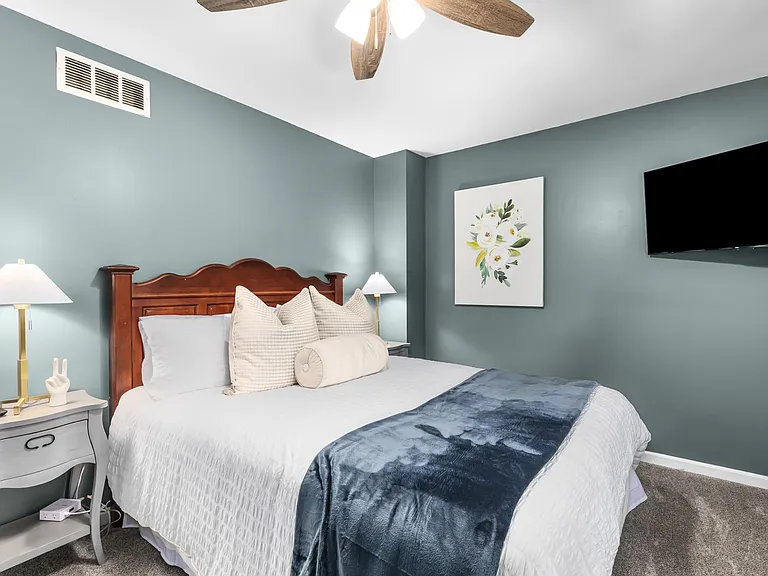 4575 Oakestia St — Photo 30