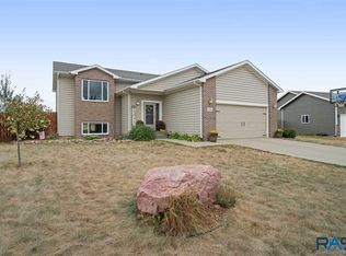 1316 W Meadowbrook Trl, Brandon, SD 57005