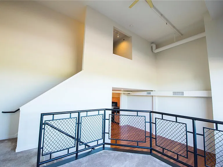 11 W 2nd #110 — Photo 3