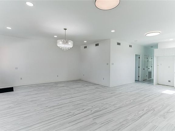 4th image of 5315-17 N Derbigny St