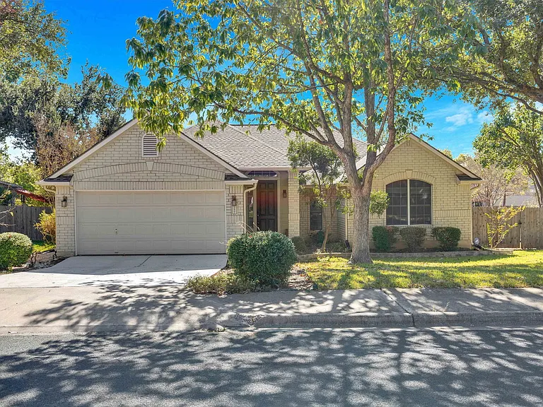 2901 Warwick Way — Photo 1