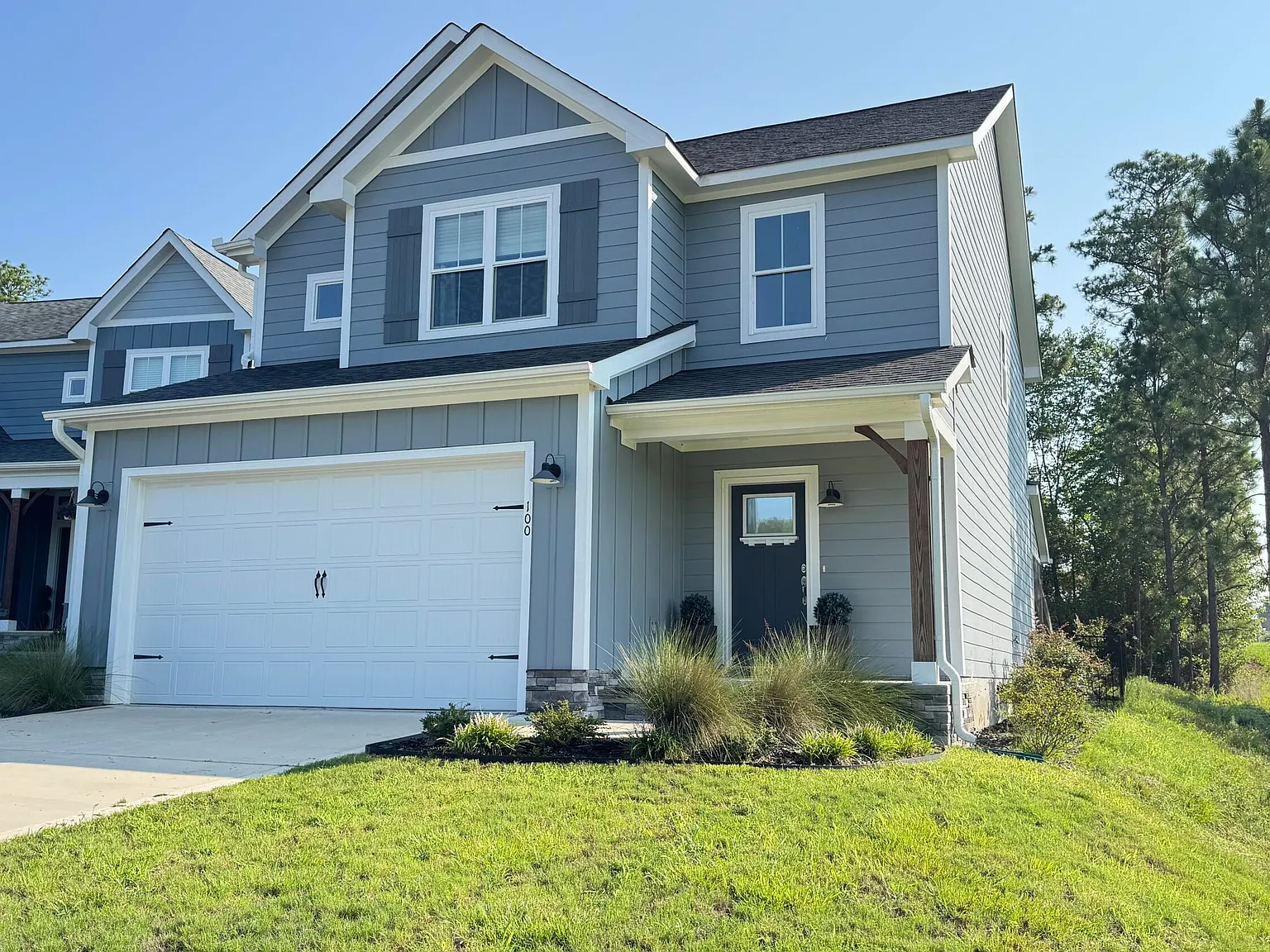 3 bed, 2.5 bath, 1901 sqft, $2,200 — Photo 1