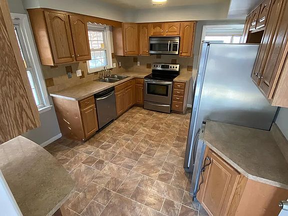 2nd image of 18314 Chagrin Blvd #2