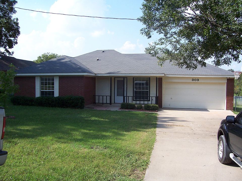 2nd image of 303 E Mimosa St