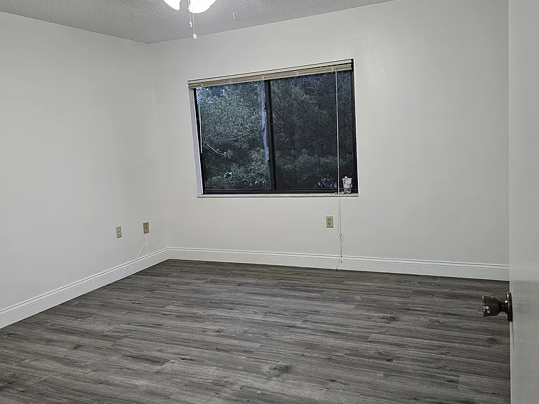 5560 Decatur St — Photo 9
