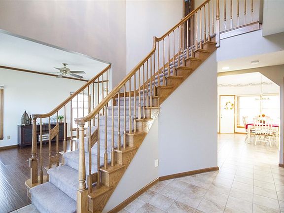 3rd image of 15227 Laurel Ridge Pl
