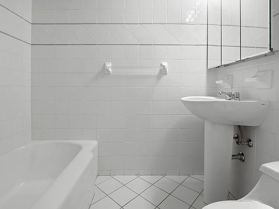 5th image of 340 E 51st St APT 9J