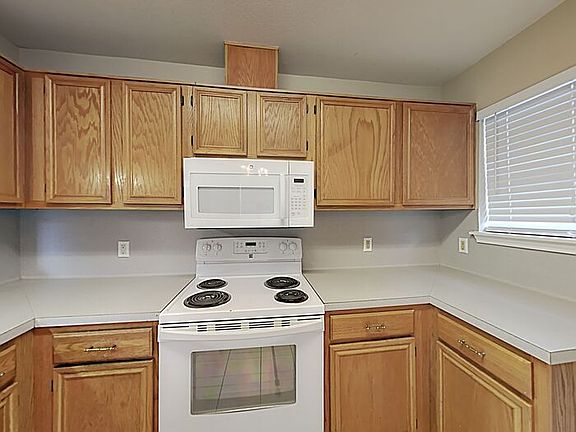 5th image of 2814 Victoria Park Dr