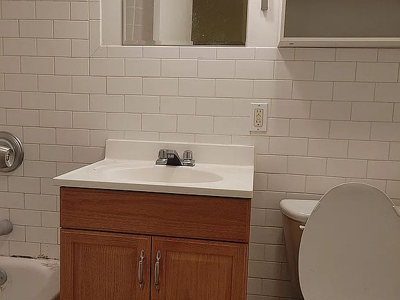 5th image of 204 Livingston St APT 41
