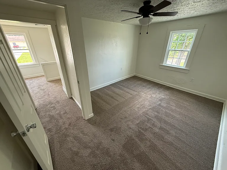 154 Clay Ave SE — Photo 17