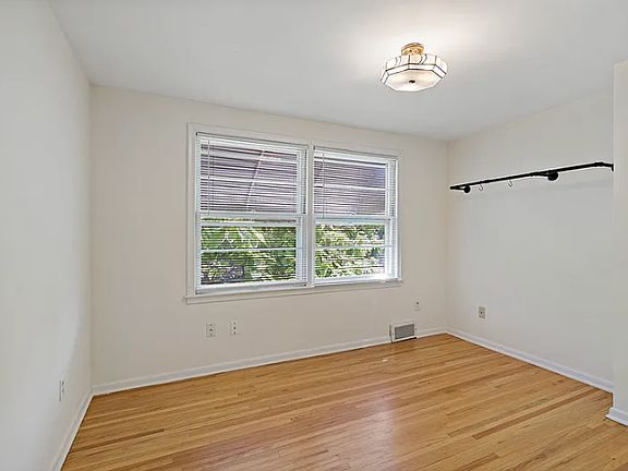 5th image of 2549 35th Ave S