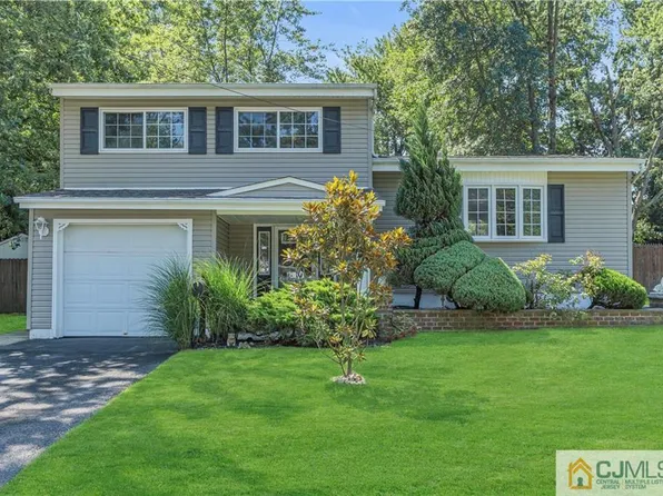 12 Harold St, Old Bridge, NJ 08857