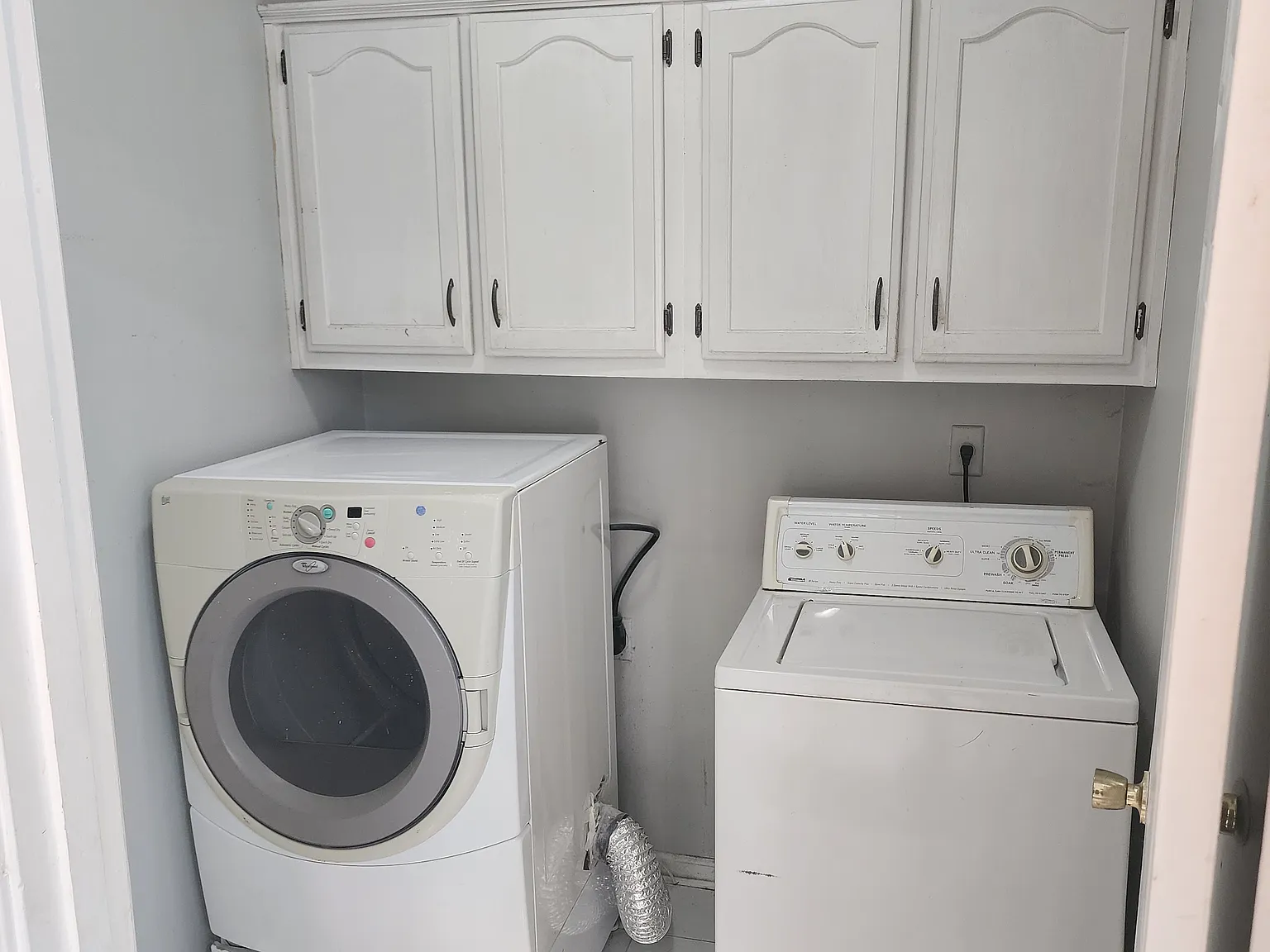 5 bed, 4000 sqft, $2,200 — Photo 3