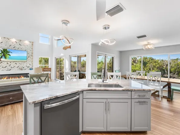 241 Violet Dr, Sanibel, FL 33957