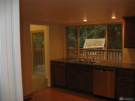 5th image of 2147 NE Lexington Dr