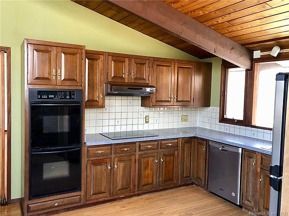 5th image of 161 Barnshed Ln