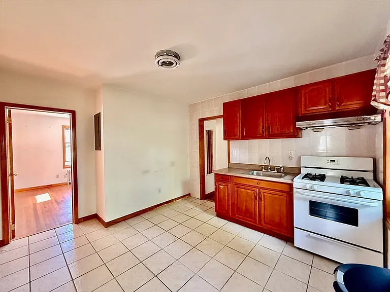 18 Bigelow St #1 — Photo 19