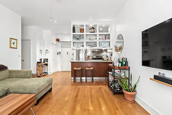 Rented by Compass | media 22