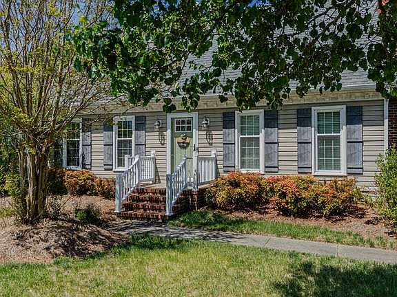 3rd image of 1645 Majesty Dr