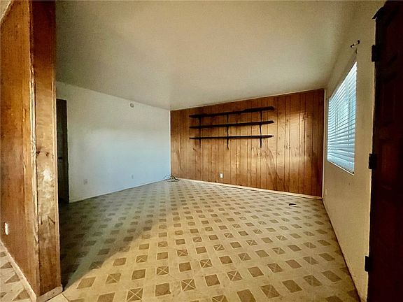 4th image of 2237 Club Avenue