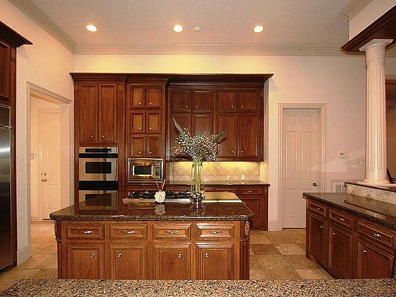 A chef's dream w/ith double ovens, built-in microwave, gas cooktop & more!