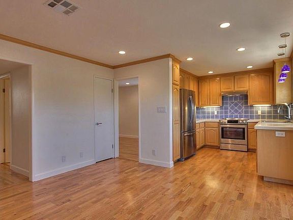 3rd image of 951 Diaz Ln