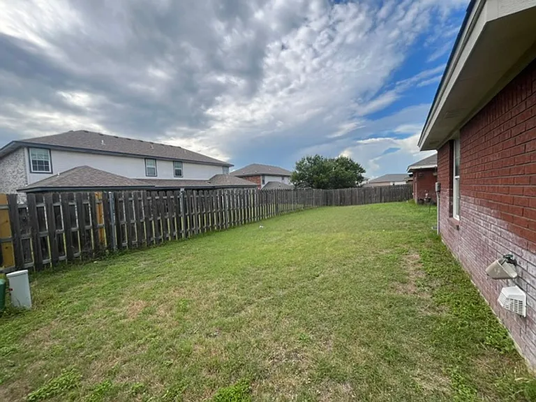4411 Abigail Dr — Photo 12