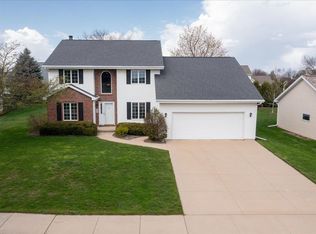 224 W Arrowhead Ln, Appleton, WI 54913