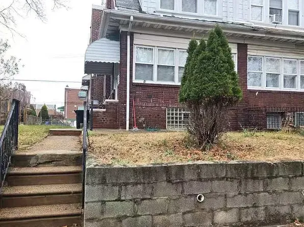 2223 Rhawn St, Philadelphia, PA 19152