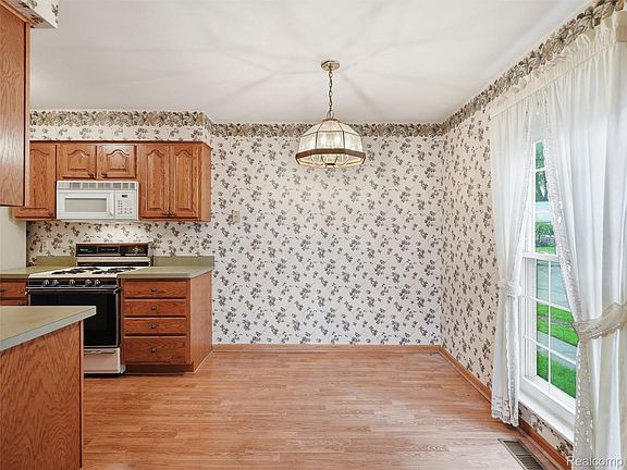 5th image of 24763 Meadow Creek Dr