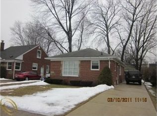 21644 Newcastle Rd, Harper Woods, MI 48225