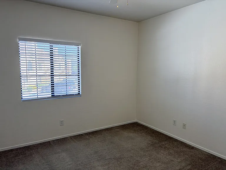 455 S Mesa Dr — Photo 9