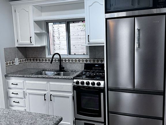 4th image of 222 La Brea St APT 3