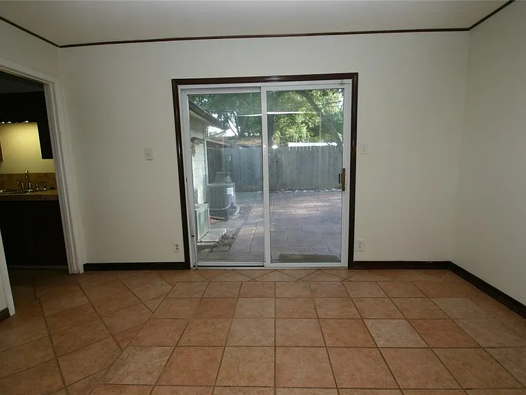 6702 Isabelle Dr — Photo 5