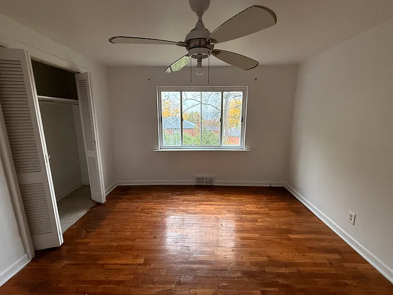1105 Woodbine St — Photo 3
