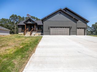 1816 Mantle Ave, Lebanon, MO 65536