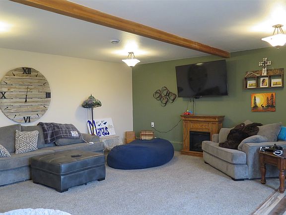 3rd image of 841 22nd Rd NE