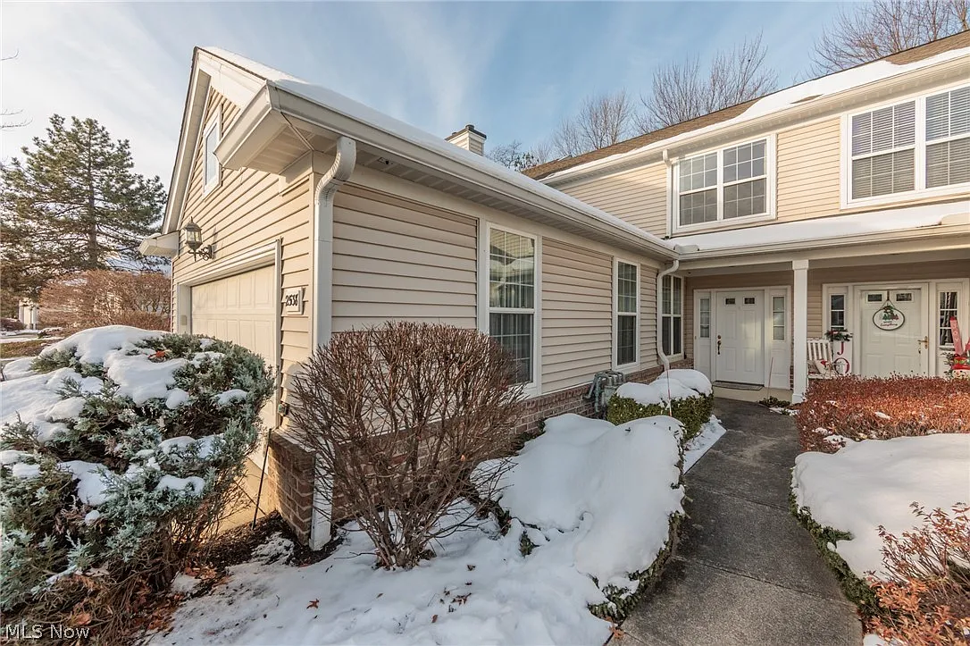 3 bed, 2.5 bath, 1819 sqft, $2,950 — Photo 3