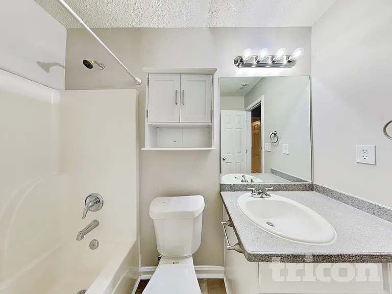 114 W Wright St — Photo 14